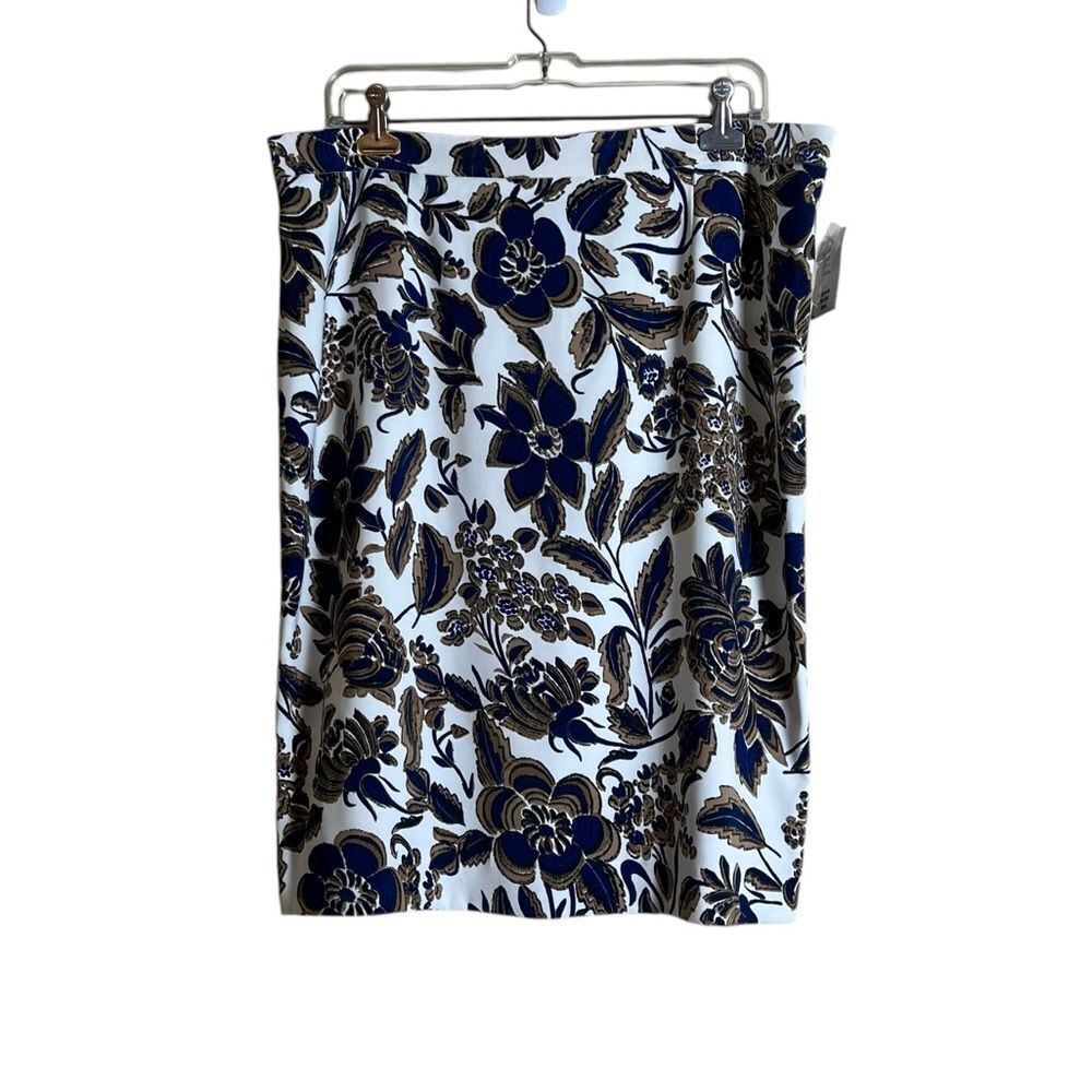 NWT! Cleo floral midi skirt. Size 12